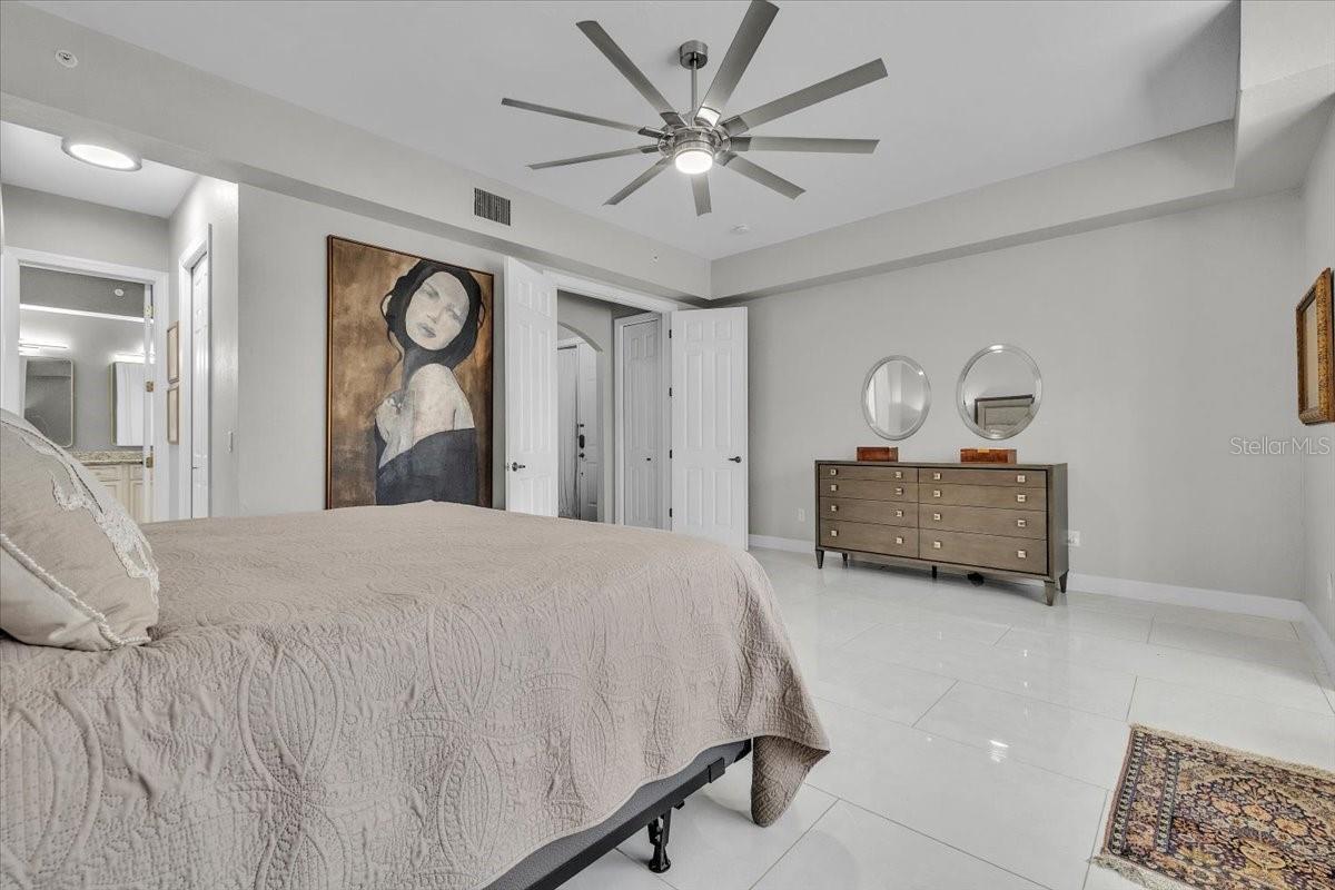 BREAKERS COURT - Residential