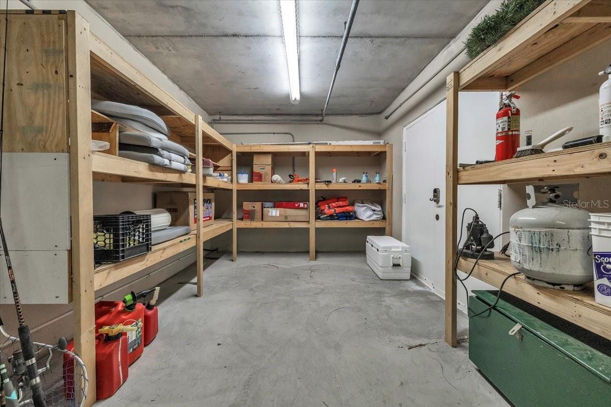 BREAKERS COURT - Residential