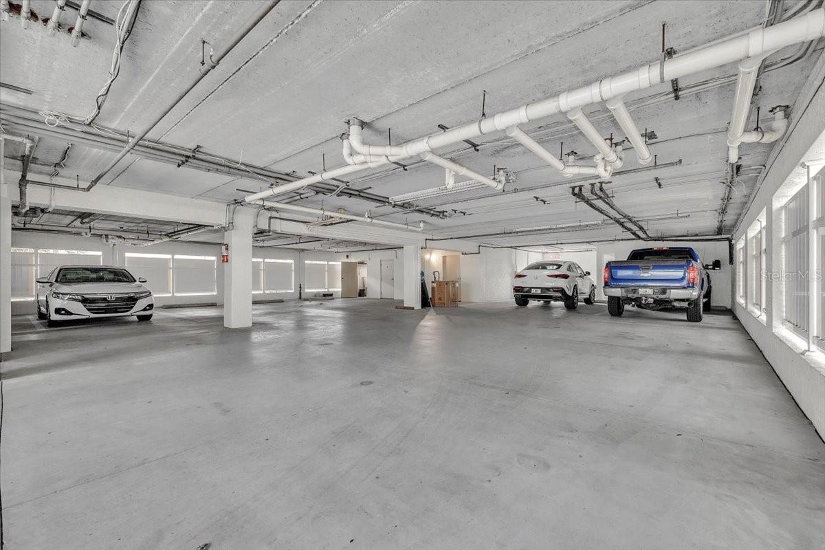 BREAKERS COURT - Residential