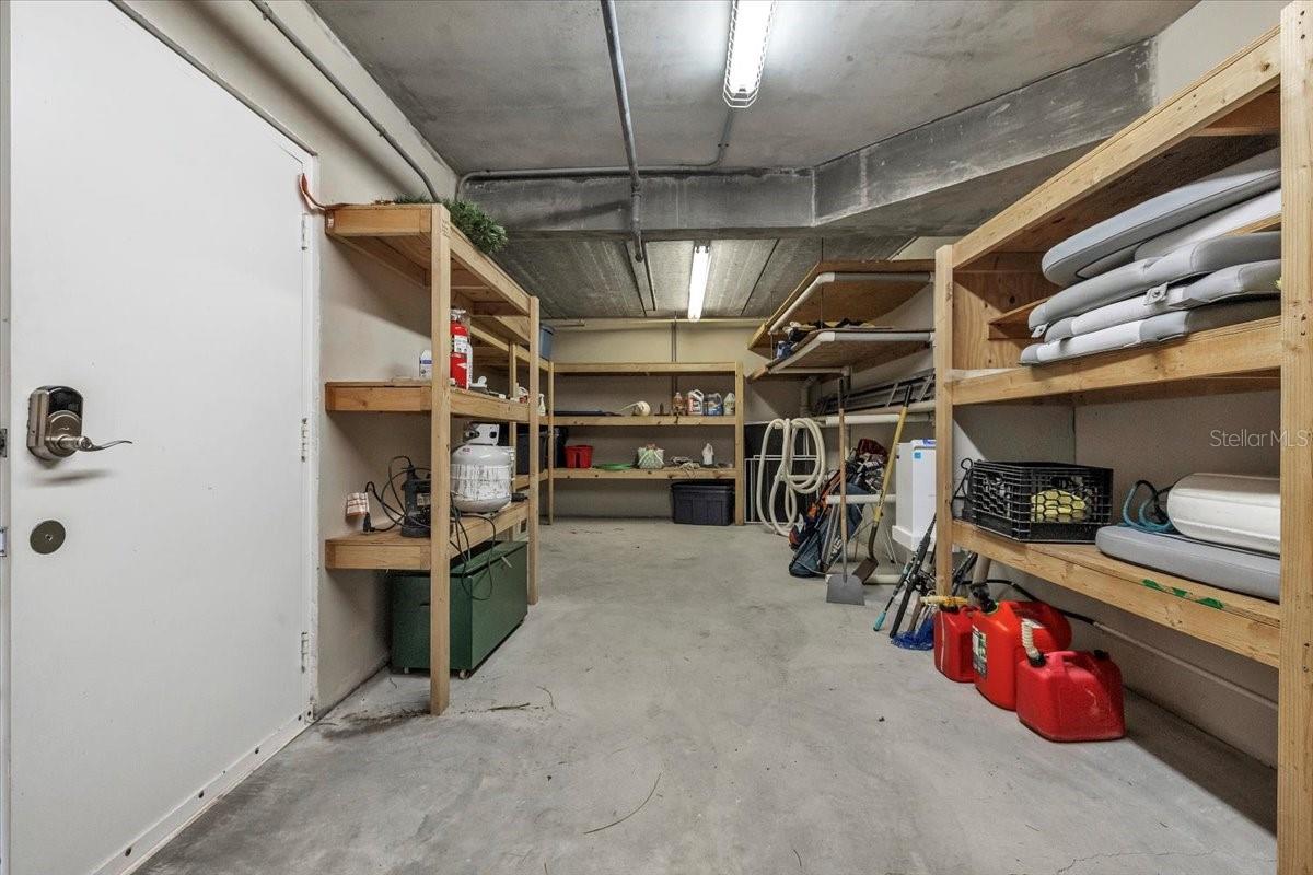 BREAKERS COURT - Residential