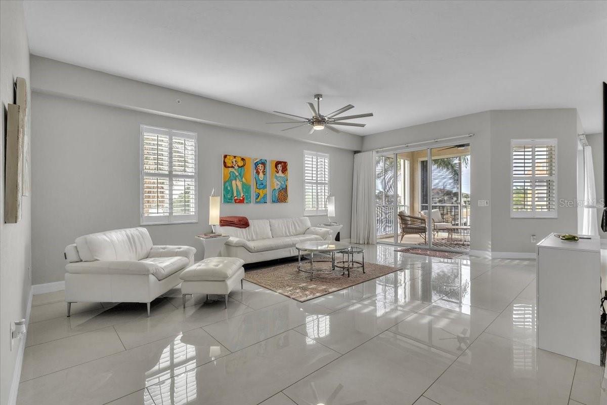 BREAKERS COURT - Residential