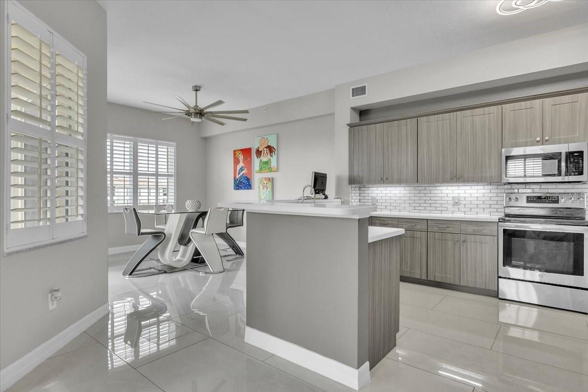 BREAKERS COURT - Residential