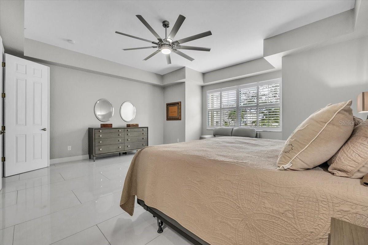 BREAKERS COURT - Residential