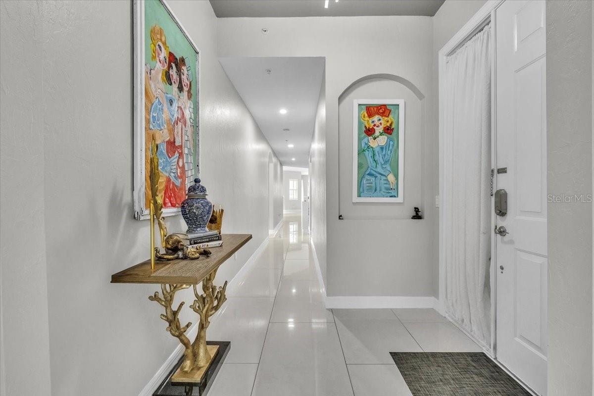 BREAKERS COURT - Residential