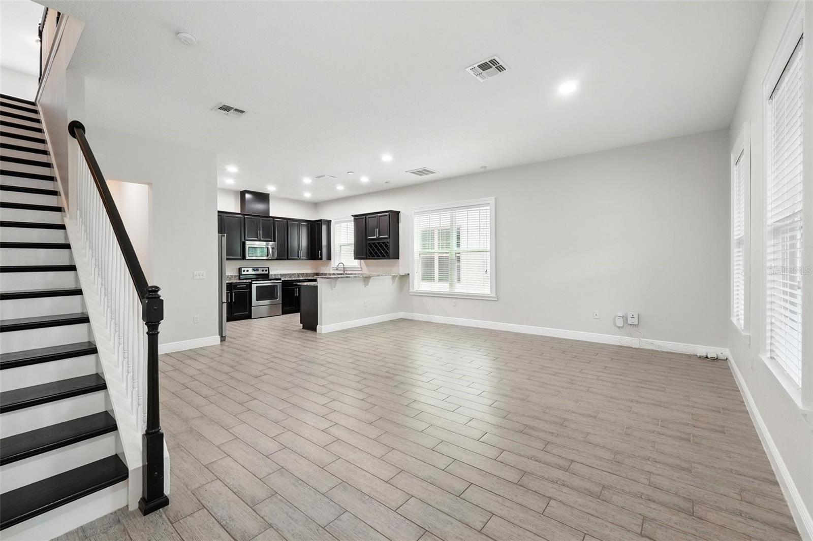 9389 MEADOW HUNT WAY