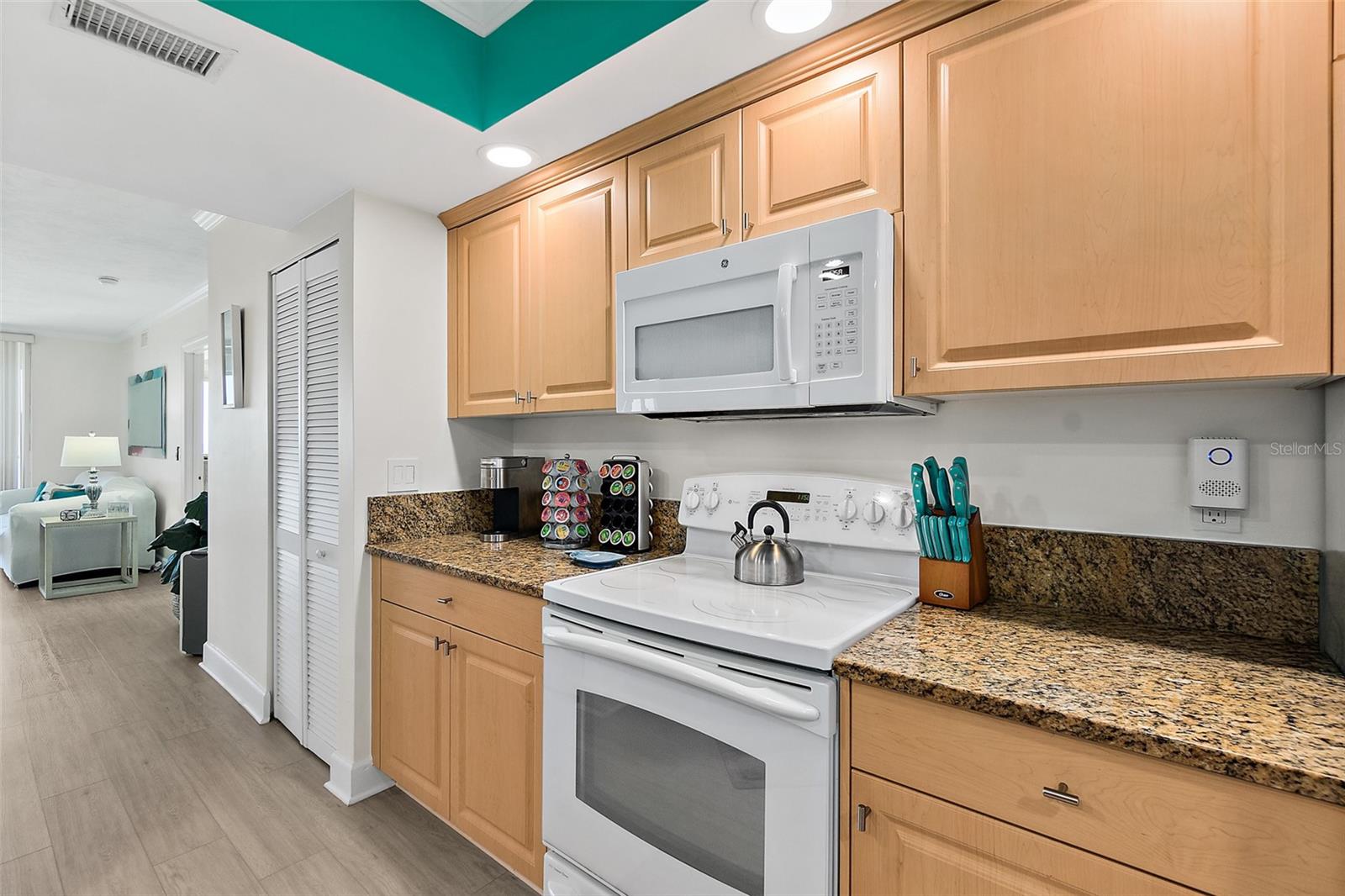 DIMUCCI TWIN TOWERS N & S - Residential
