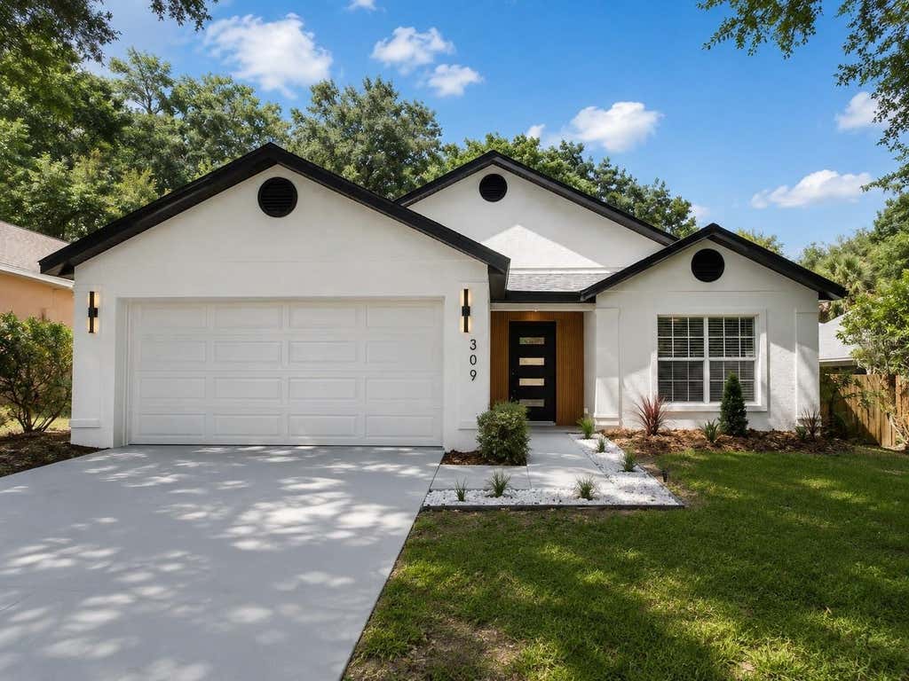 Photo of 309 Bay Street, Apopka, FL 32712 (MLS # O6433368)
