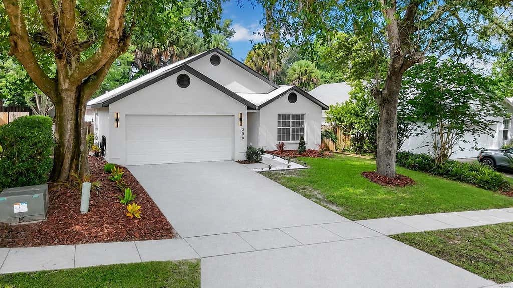 Photo of 309 Bay Street, Apopka, FL 32712 (MLS # O6433368)