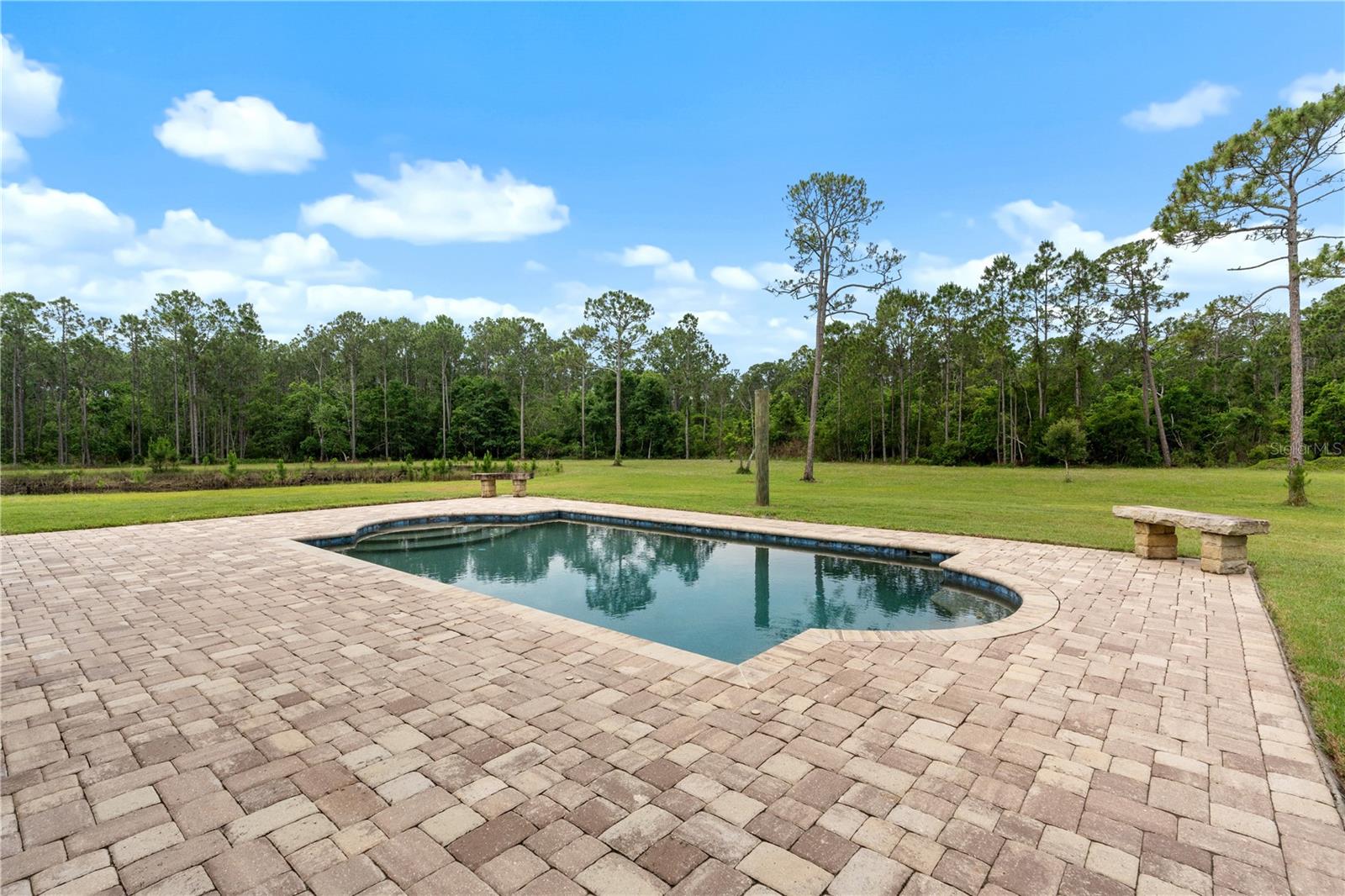 TROPICAL ESTATES UNREC 1200 - Residential