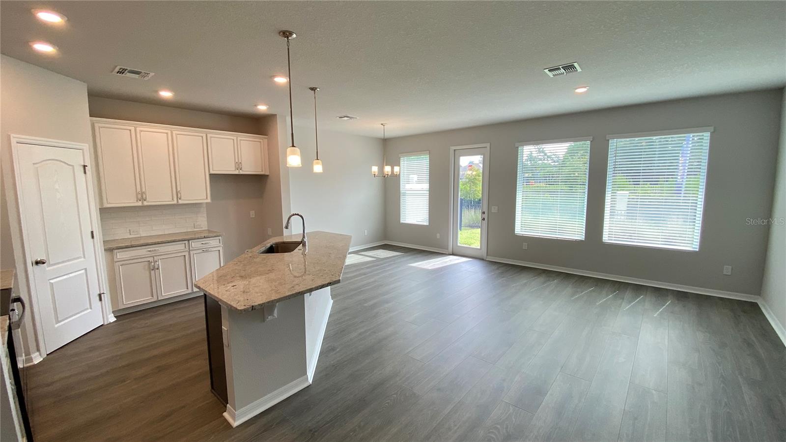 LAKE MDW LNDG - Residential Lease