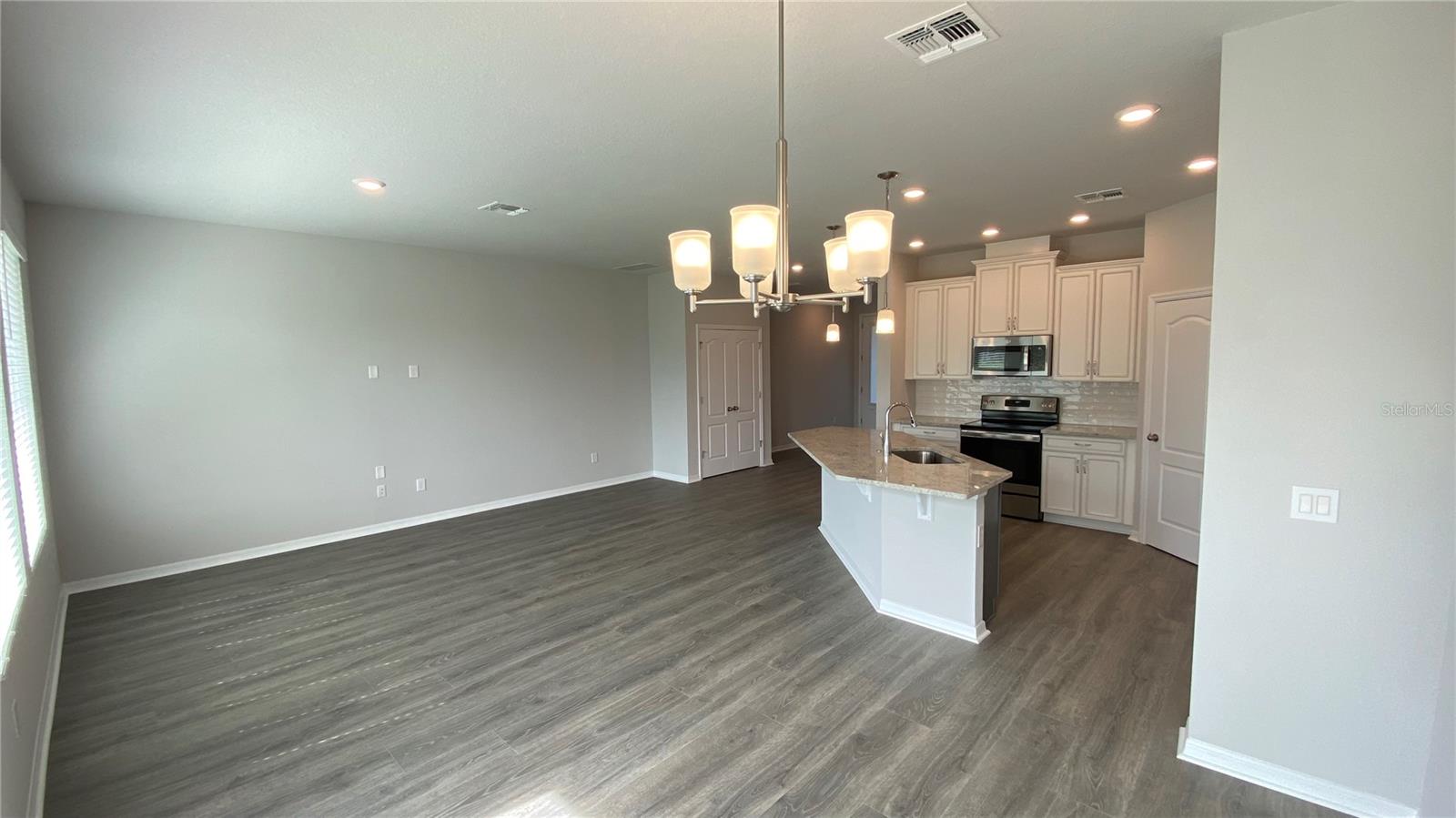 LAKE MDW LNDG - Residential Lease