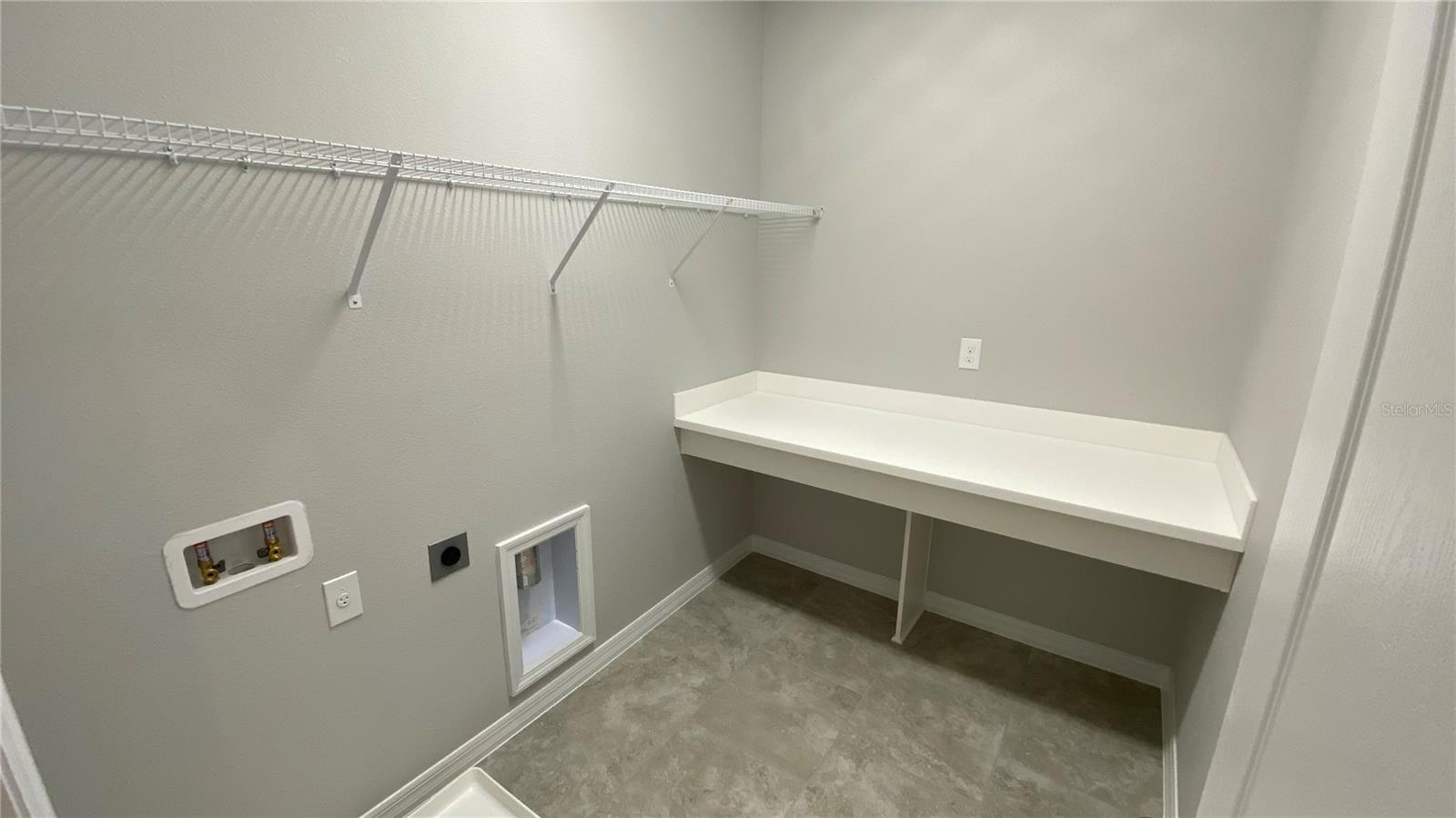 LAKE MDW LNDG - Residential Lease