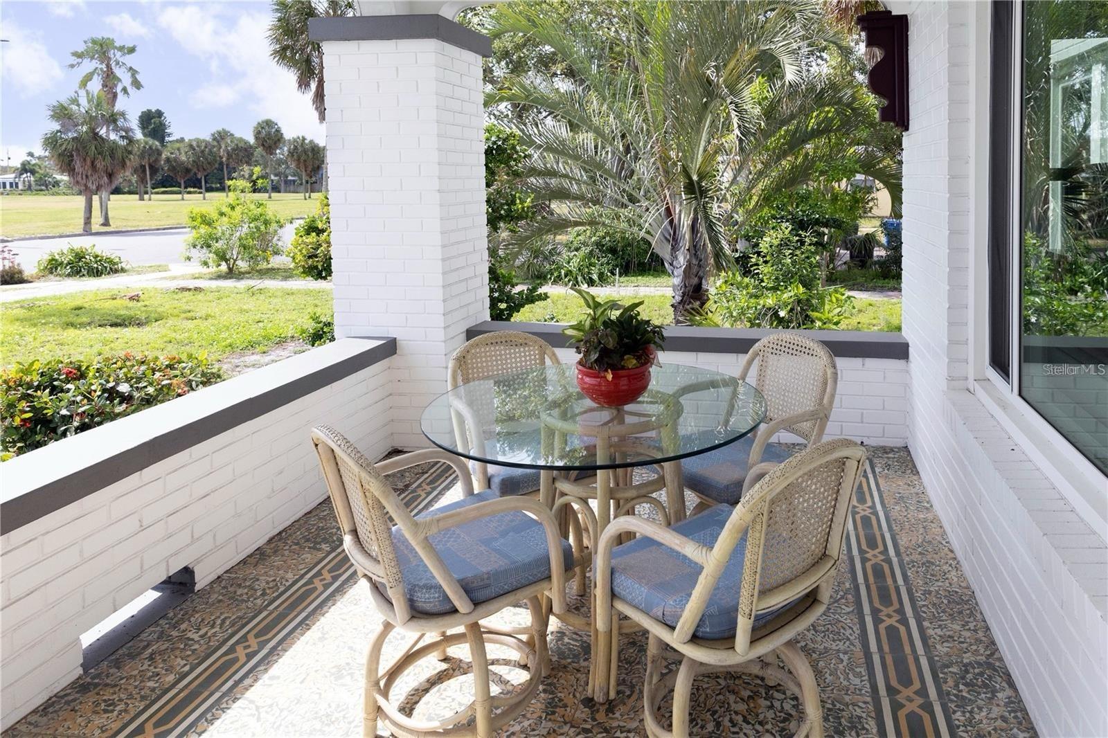 ROUSLYNN - Residential