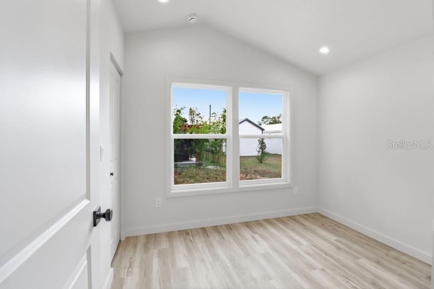 MILTON SQUARE - Residential