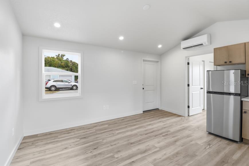 MILTON SQUARE - Residential