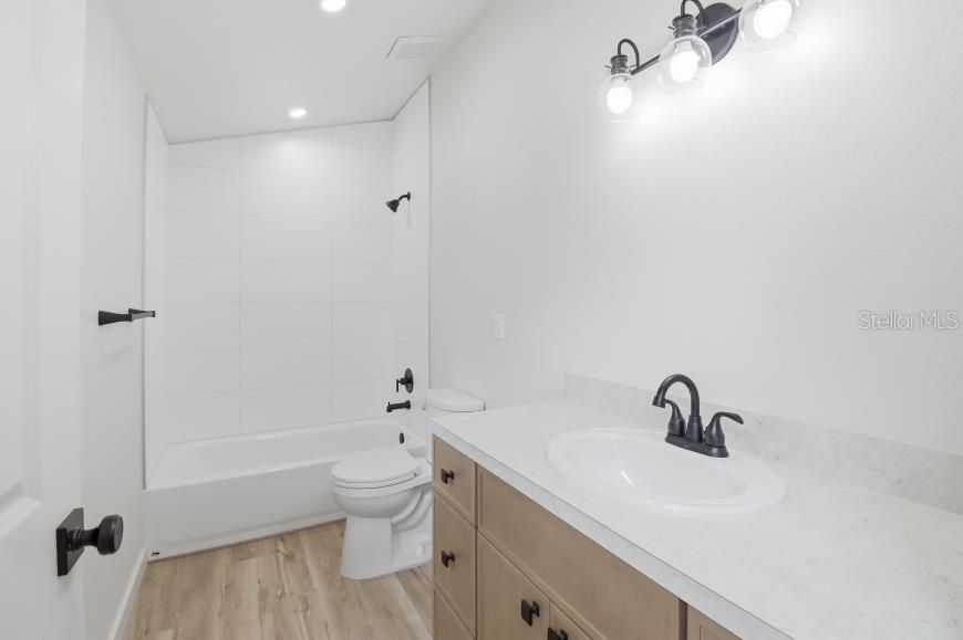 MILTON SQUARE - Residential