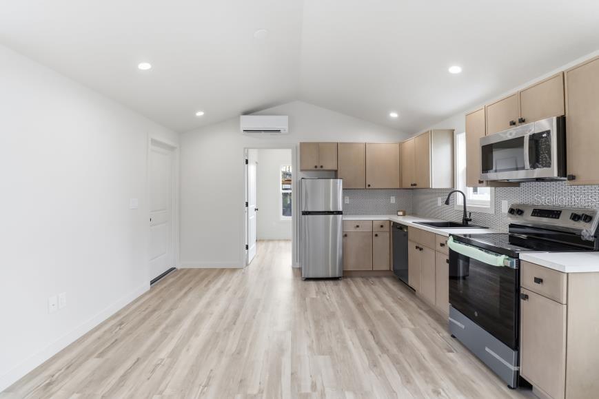 MILTON SQUARE - Residential