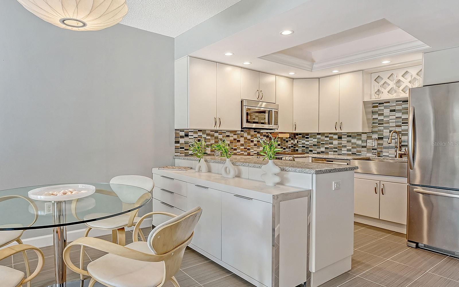 LIDO BEACH CLUB - Residential