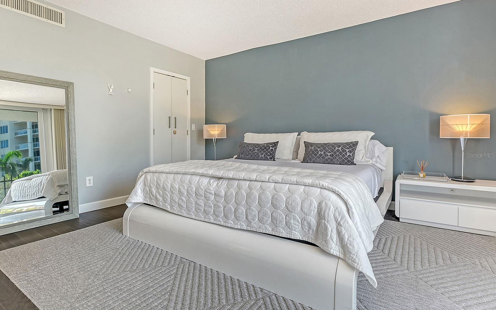 LIDO BEACH CLUB - Residential