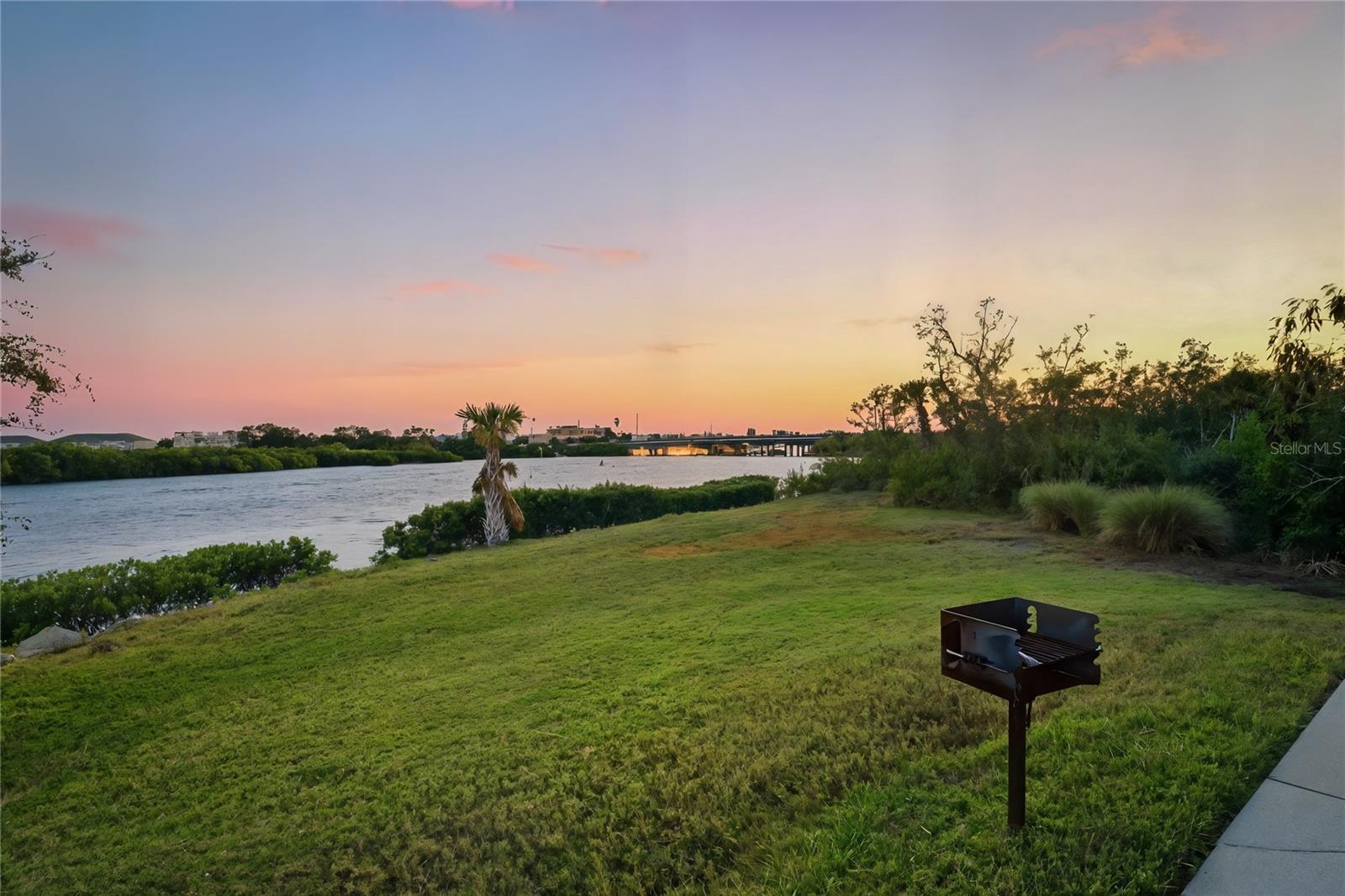 ANCLOTE POINT TWNHMS - Residential