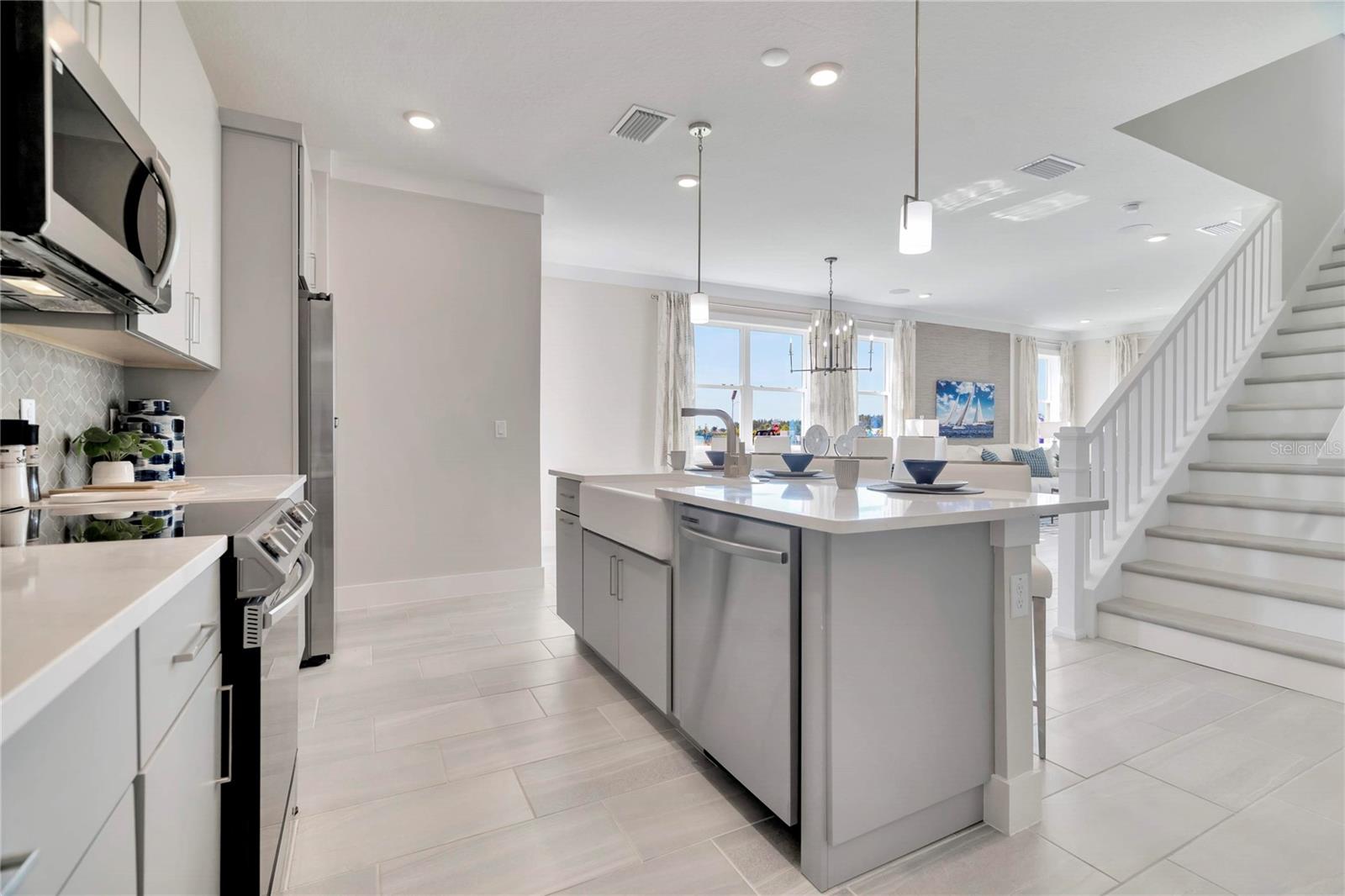 EPPERSON CRYSTAL LAGOON TWNHMS - Residential