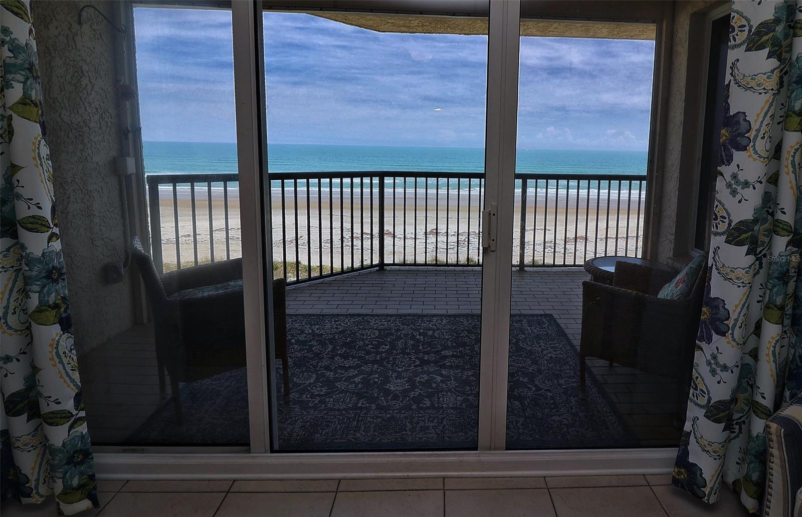 Towers 09 Condo - Residential