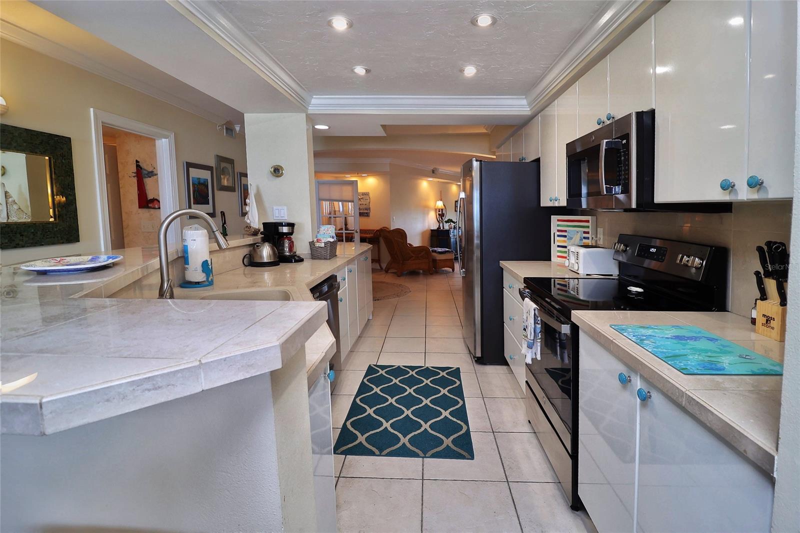 Towers 09 Condo - Residential