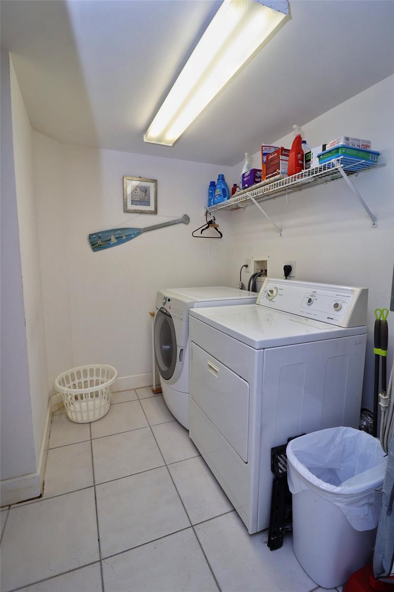 Towers 09 Condo - Residential