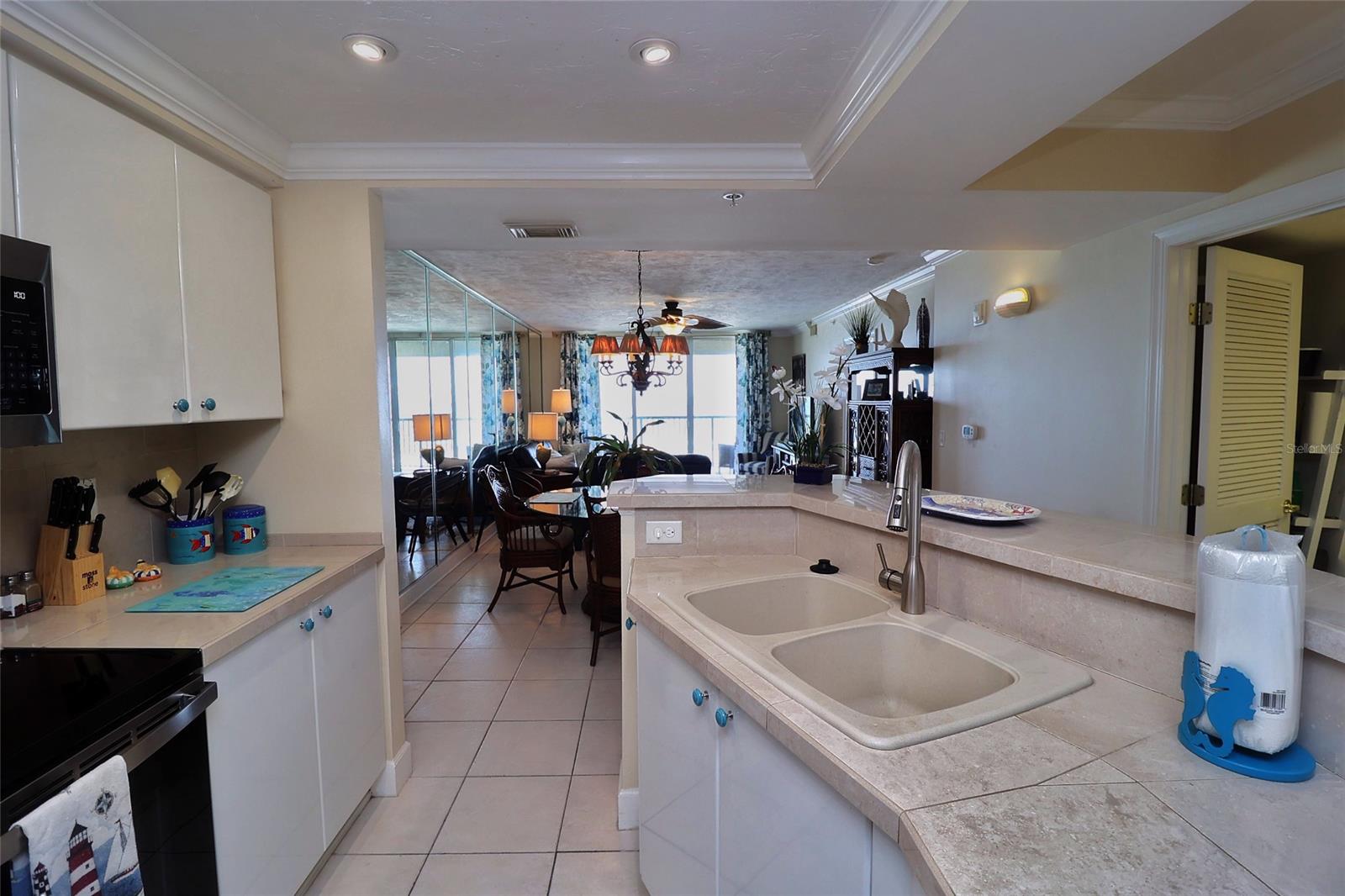 Towers 09 Condo - Residential