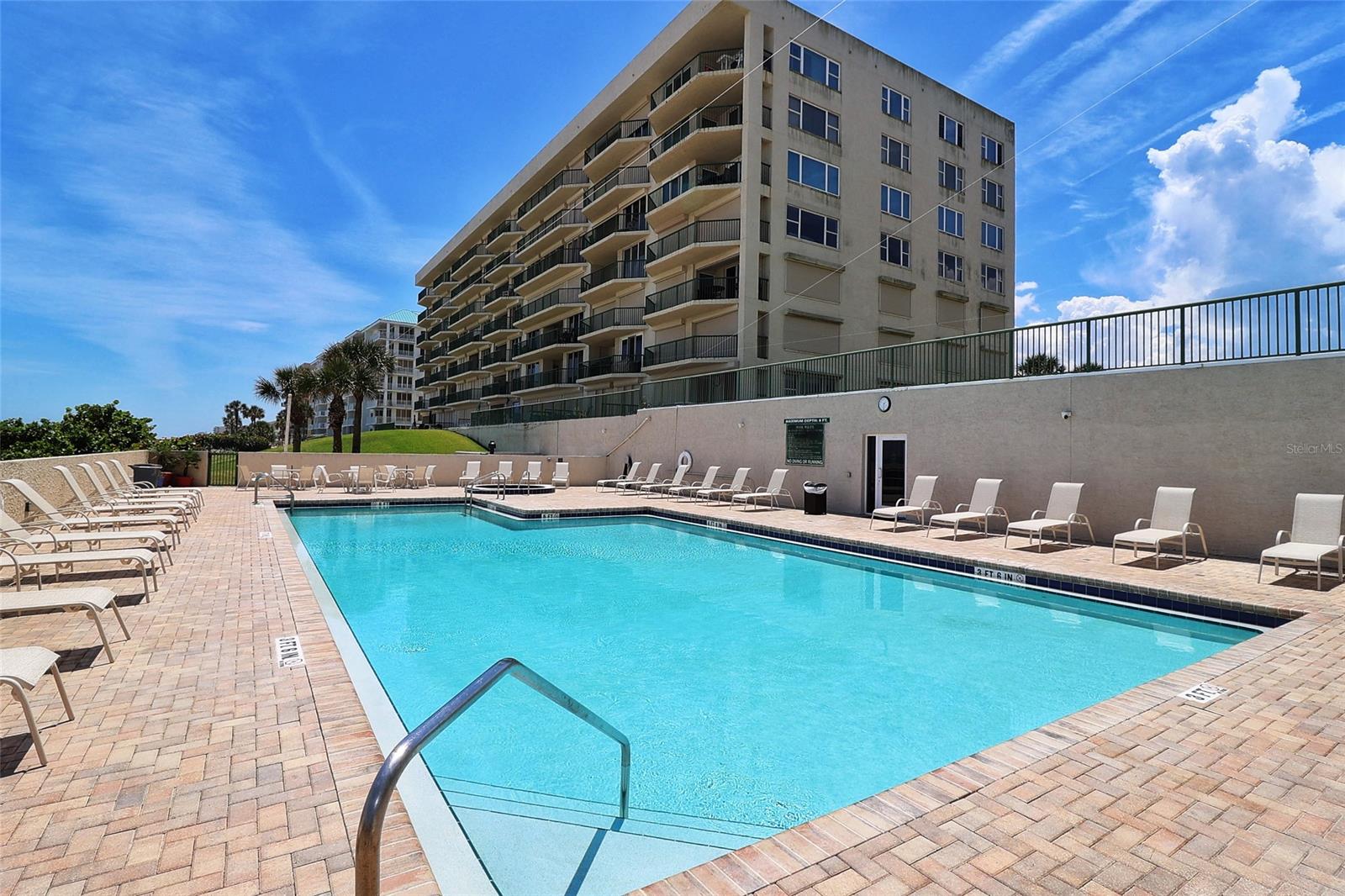 Towers 09 Condo - Residential