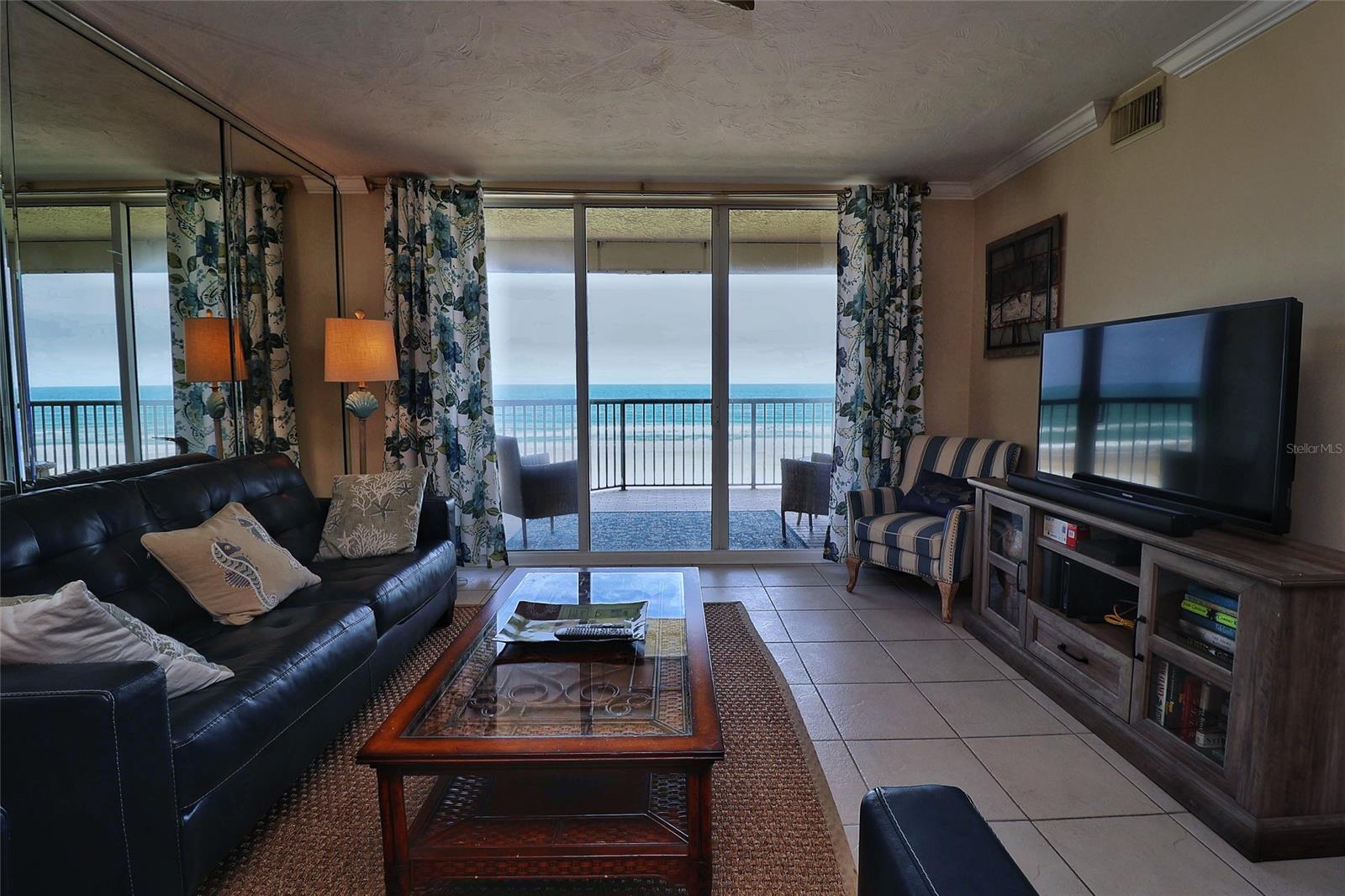 Towers 09 Condo - Residential