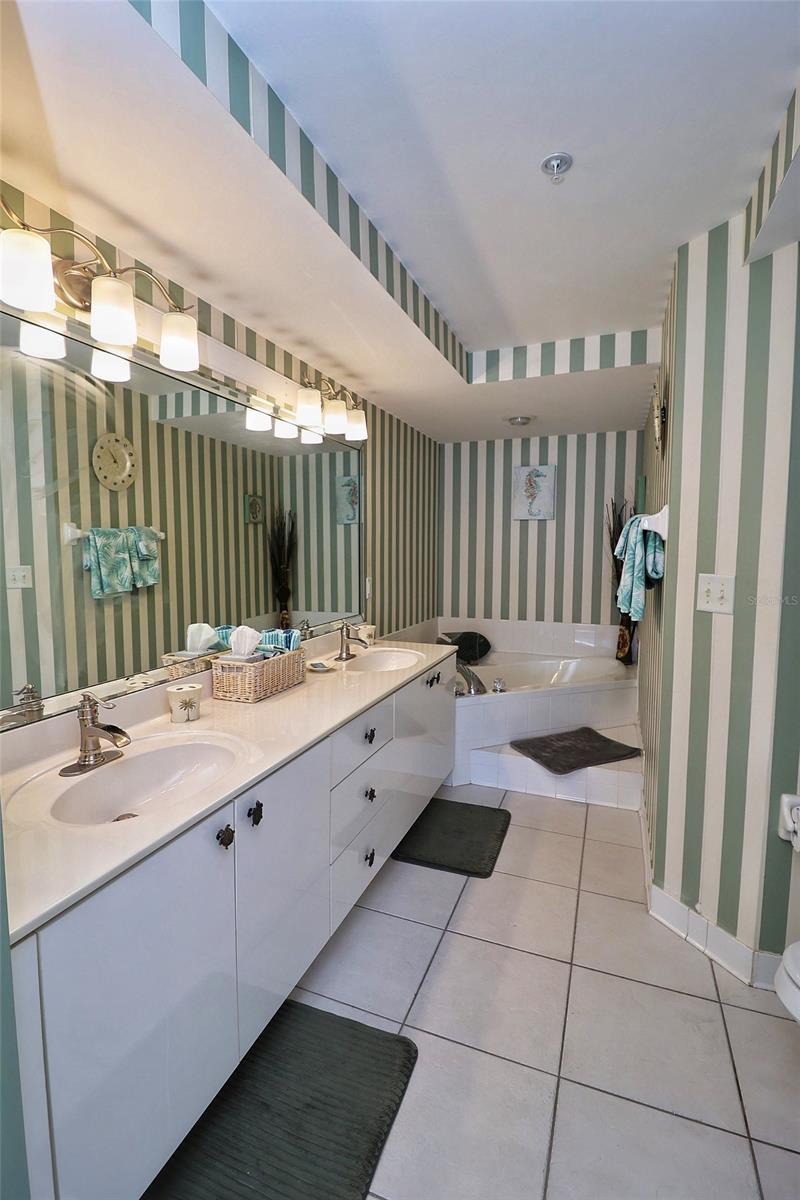 Towers 09 Condo - Residential