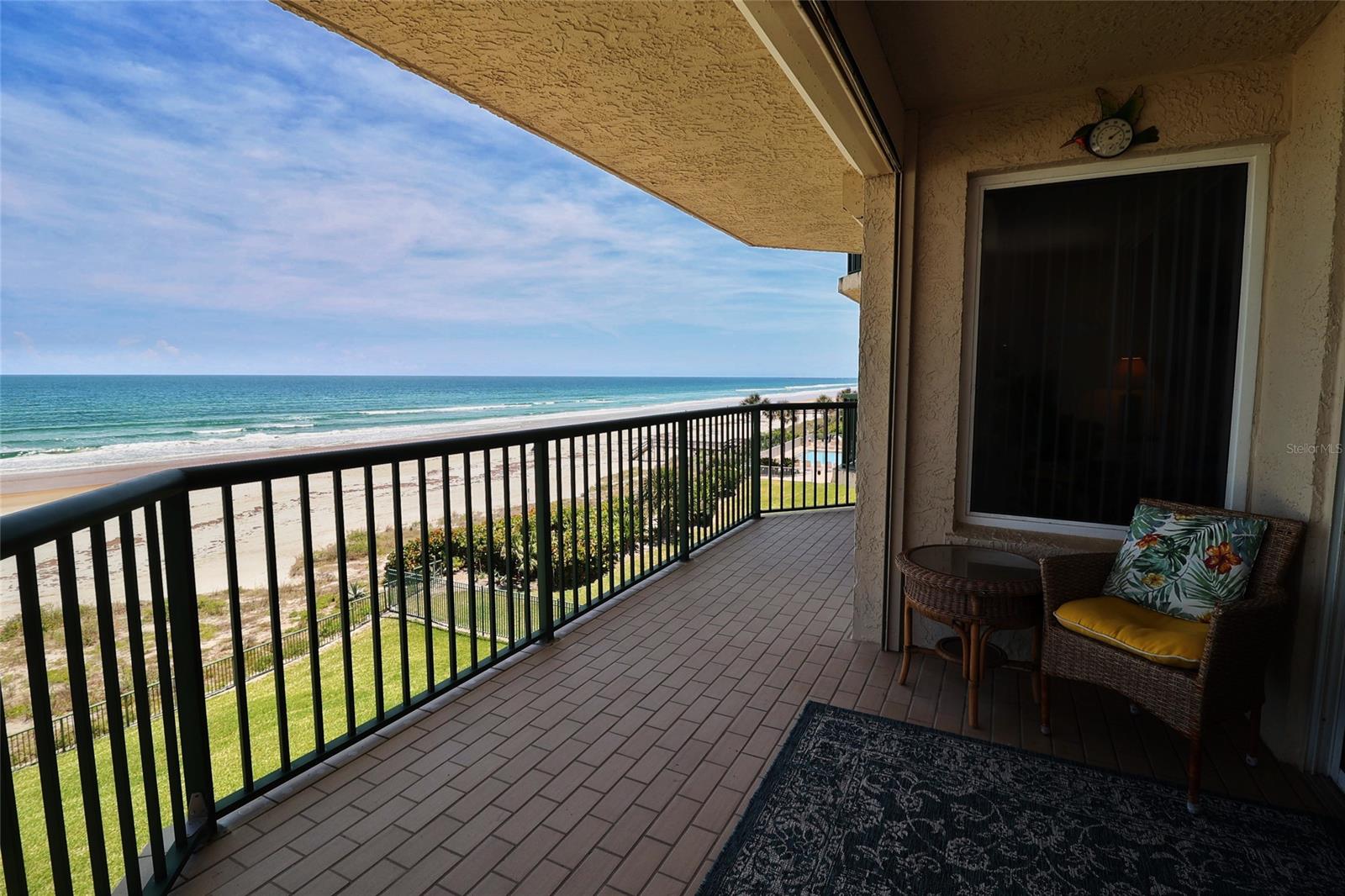 Towers 09 Condo - Residential