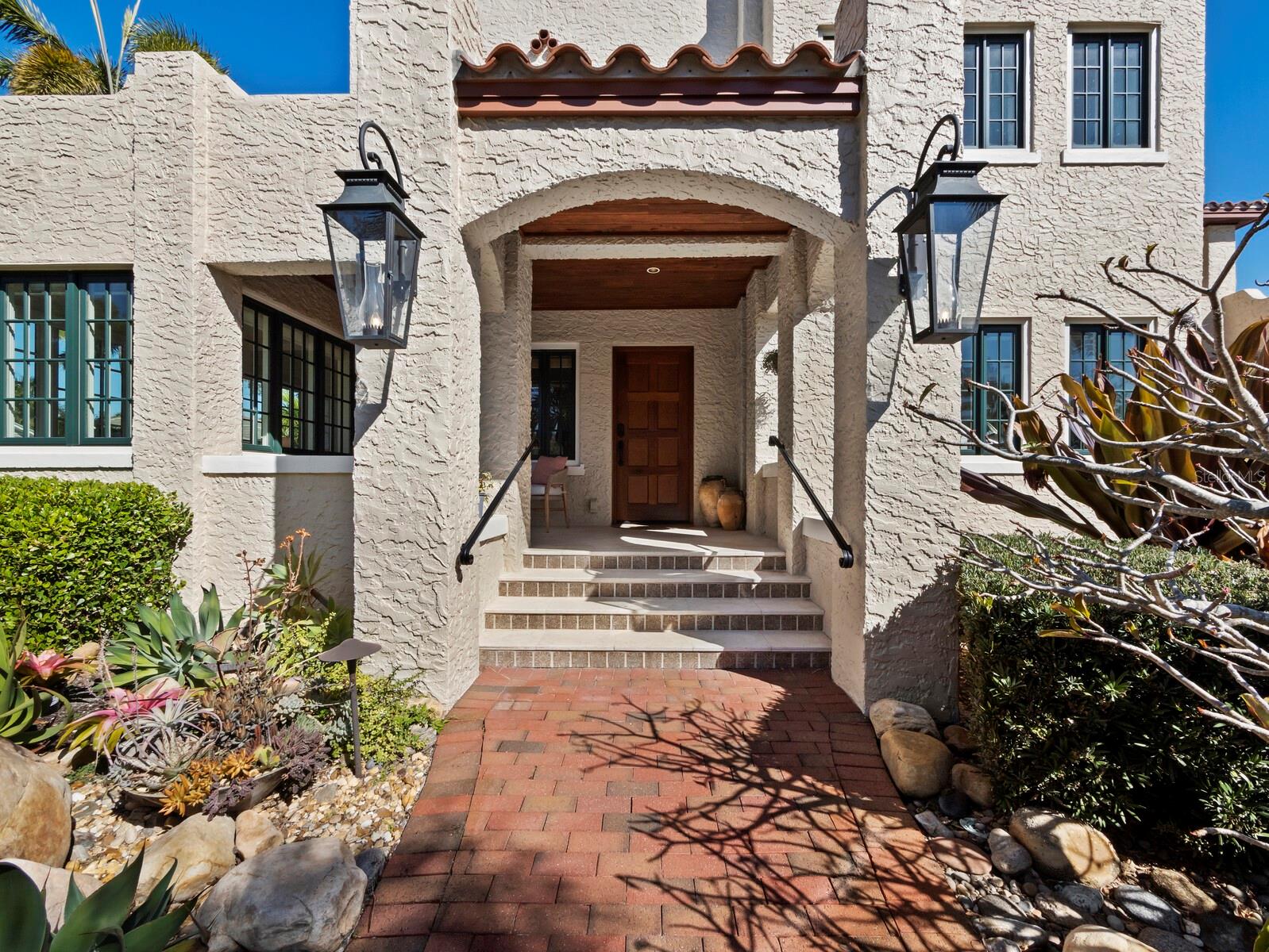 1905 ALTA VISTA STREET