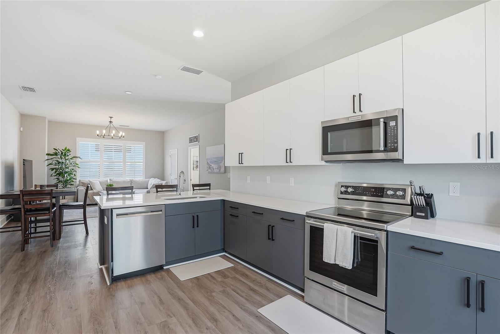 SOUTH WESTSHORE TWNHMS - Residential