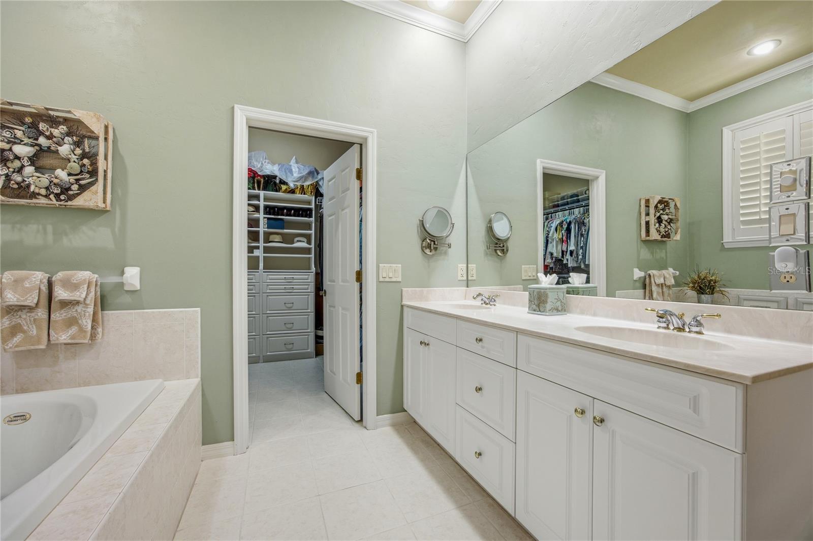 ELOISE GARDENS - Residential