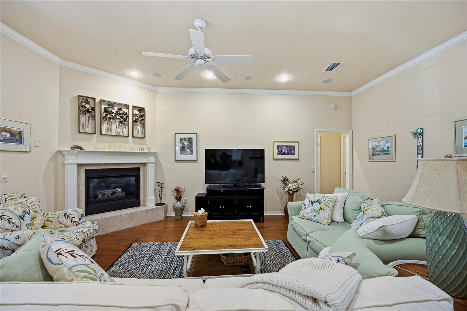 ELOISE GARDENS - Residential