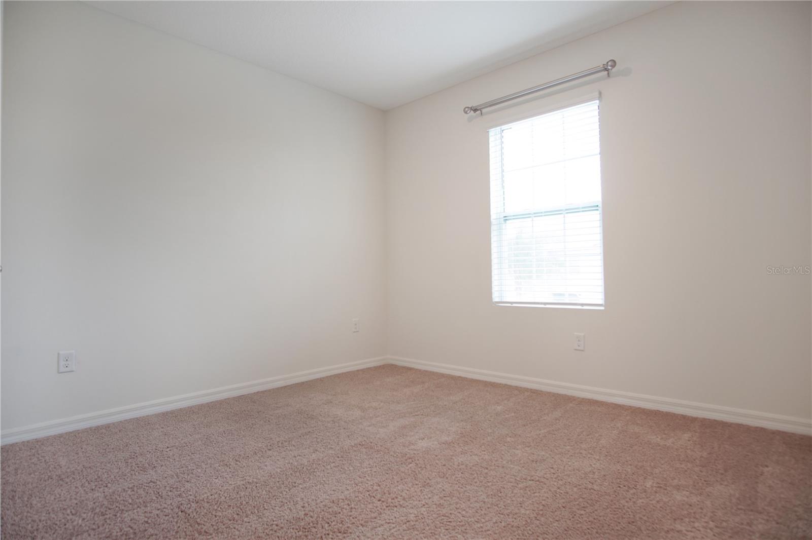 LAKE BLUFF/TOWN CENTER EAST-PH - Residential Lease