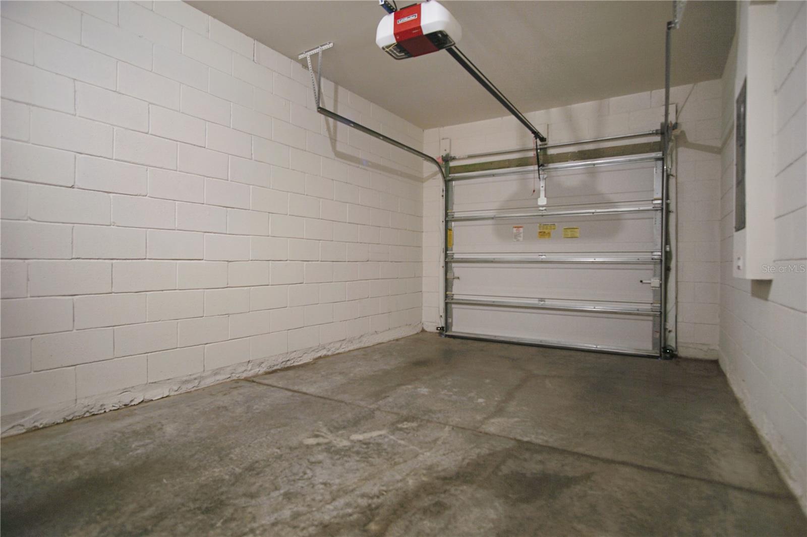 LAKE BLUFF/TOWN CENTER EAST-PH - Residential Lease