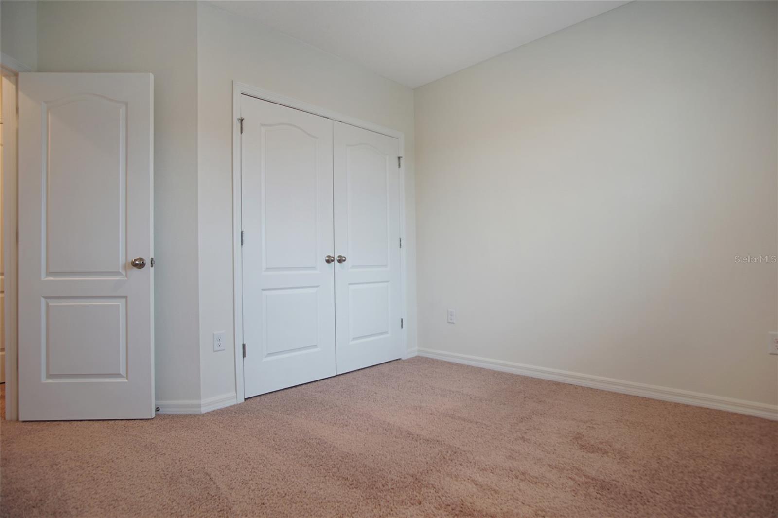 LAKE BLUFF/TOWN CENTER EAST-PH - Residential Lease