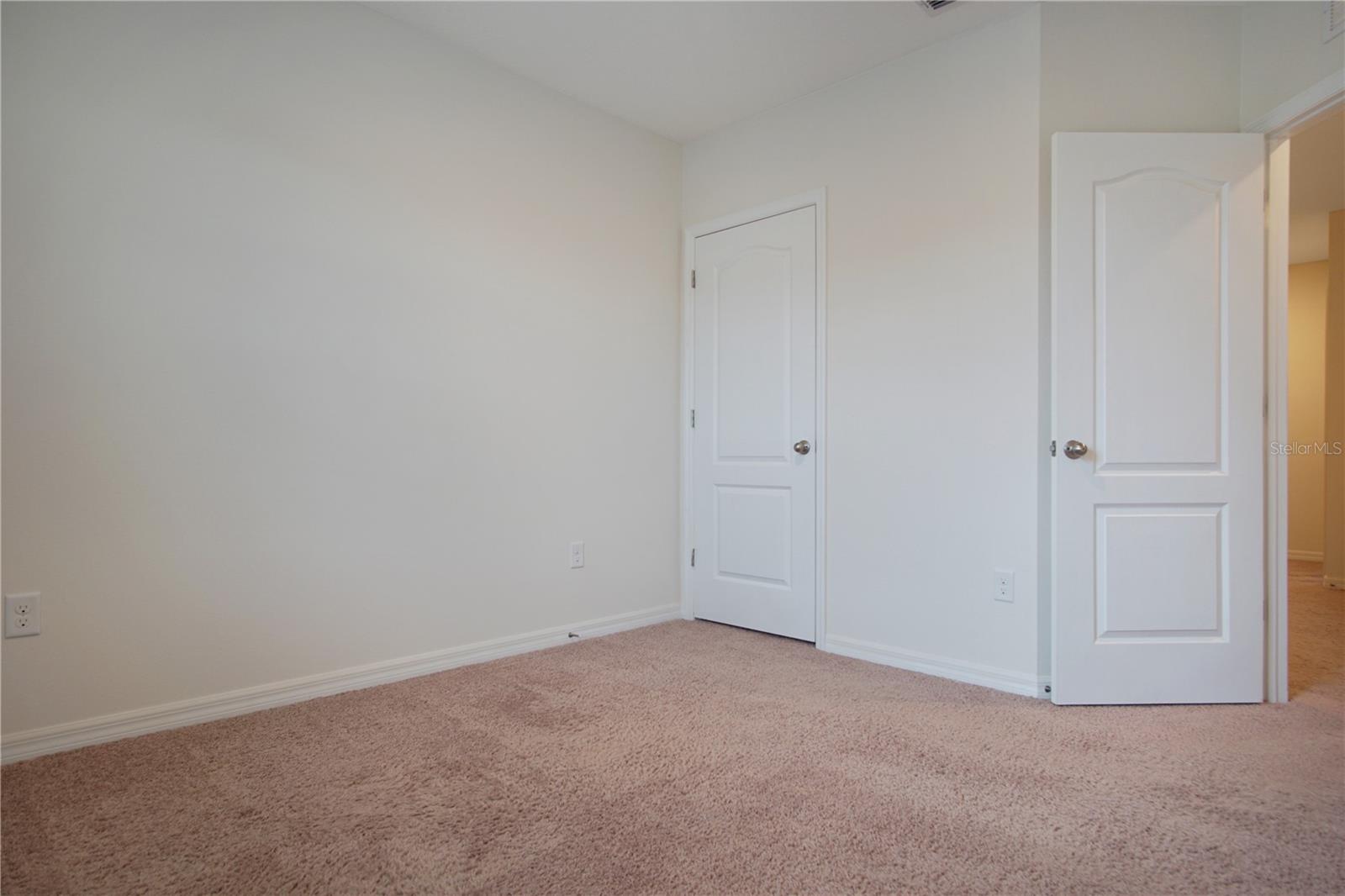 LAKE BLUFF/TOWN CENTER EAST-PH - Residential Lease