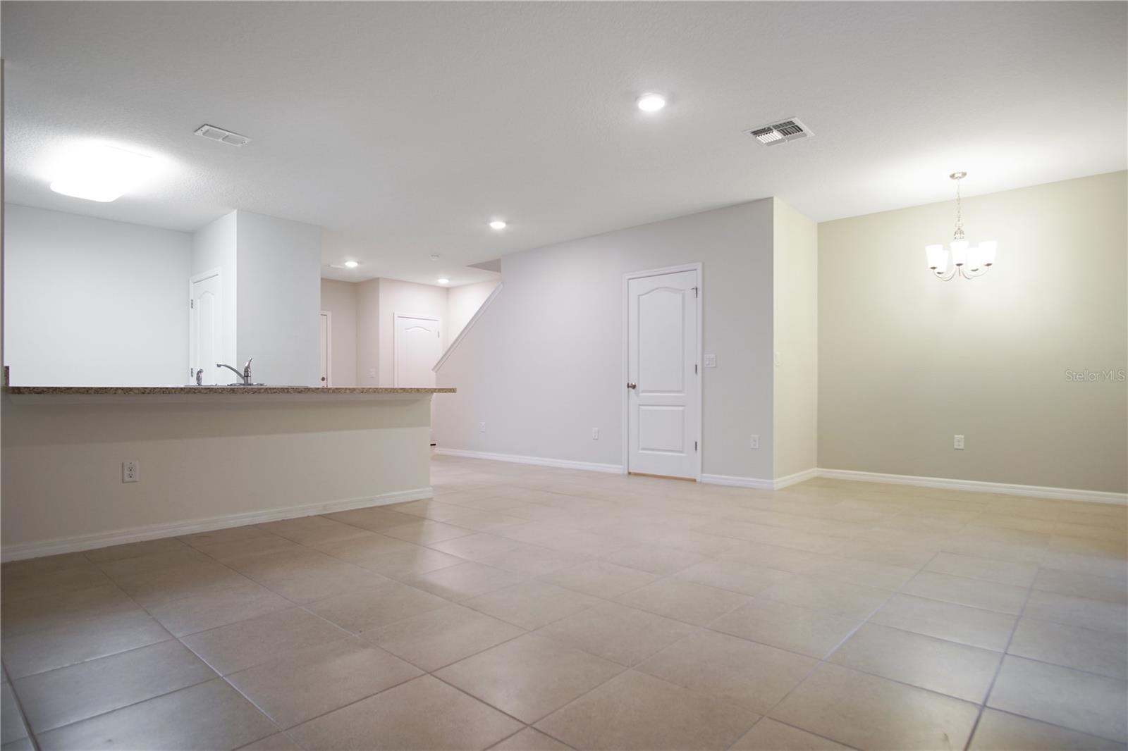 LAKE BLUFF/TOWN CENTER EAST-PH - Residential Lease