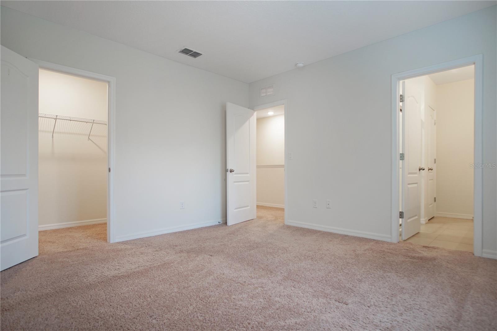 LAKE BLUFF/TOWN CENTER EAST-PH - Residential Lease