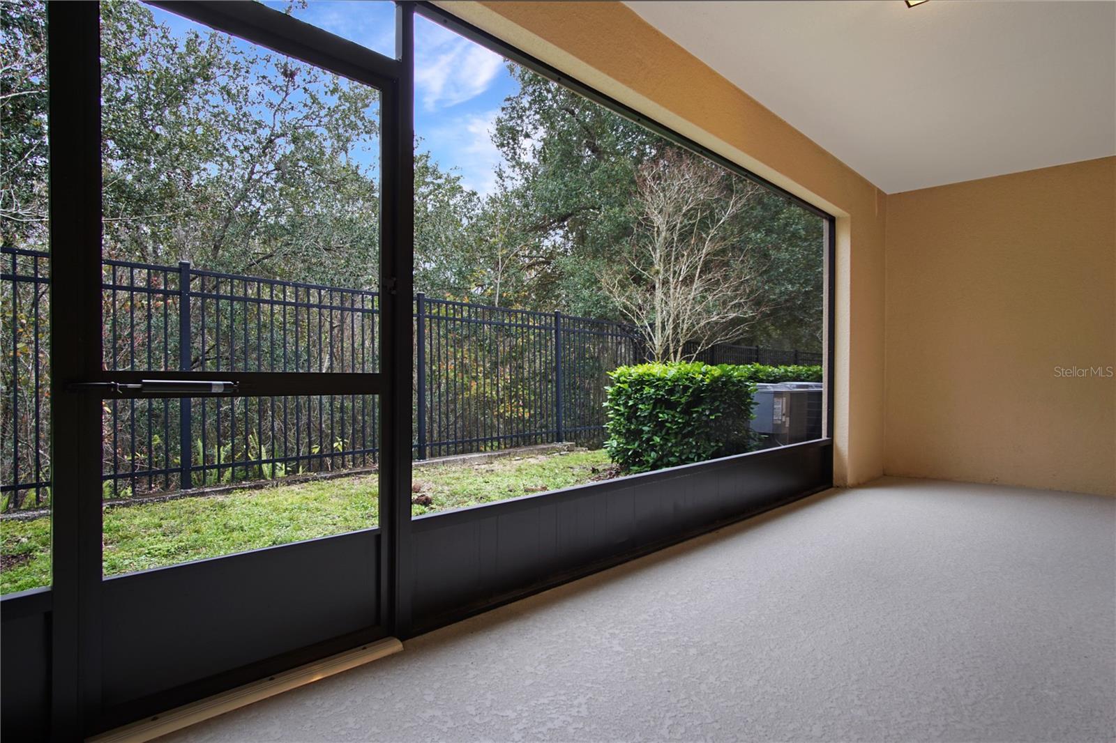 LAKE BLUFF/TOWN CENTER EAST-PH - Residential Lease