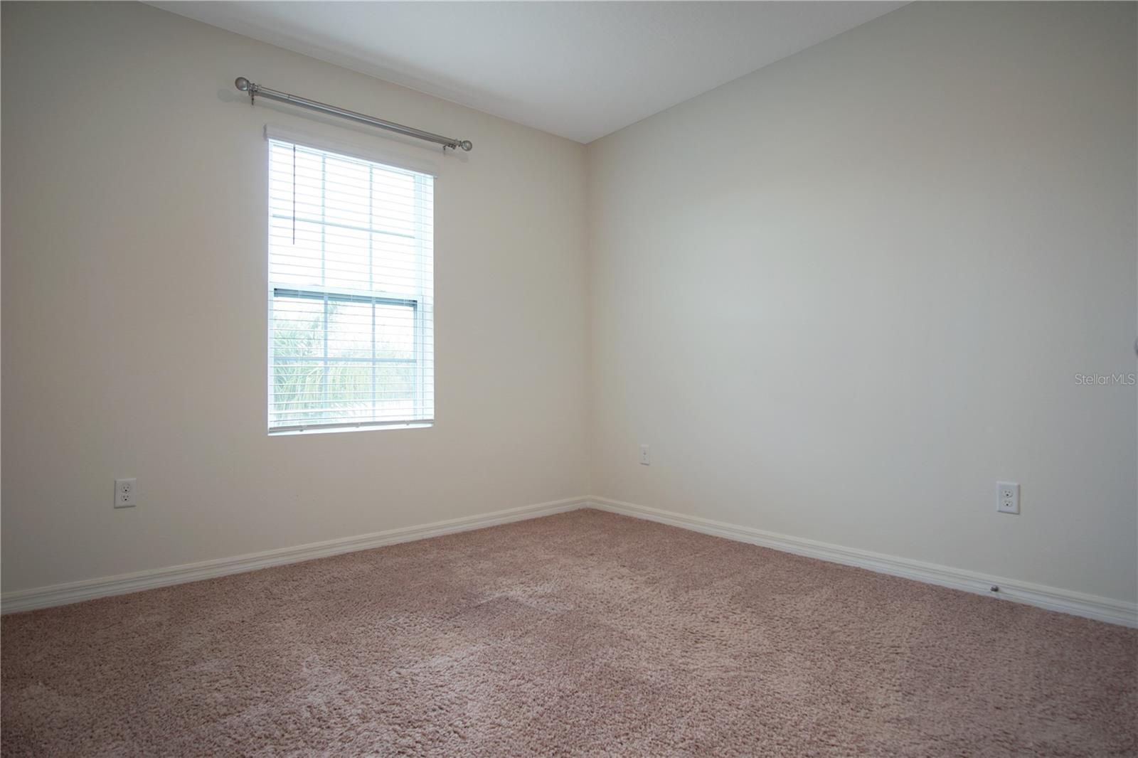 LAKE BLUFF/TOWN CENTER EAST-PH - Residential Lease