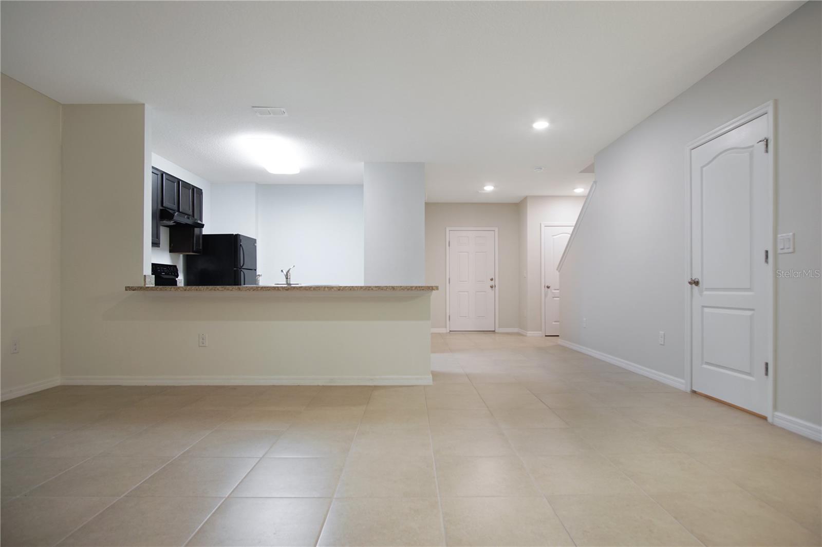 LAKE BLUFF/TOWN CENTER EAST-PH - Residential Lease