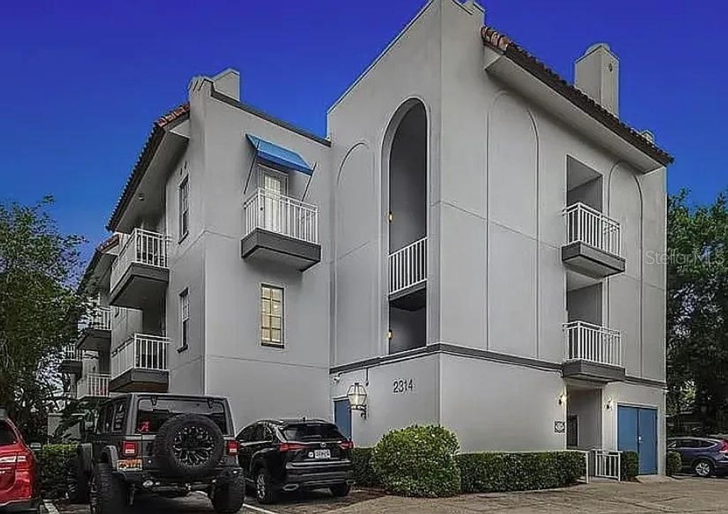 Photo of 2314 S Clewis Court #204, Tampa, FL 33629 (MLS # GC534818)