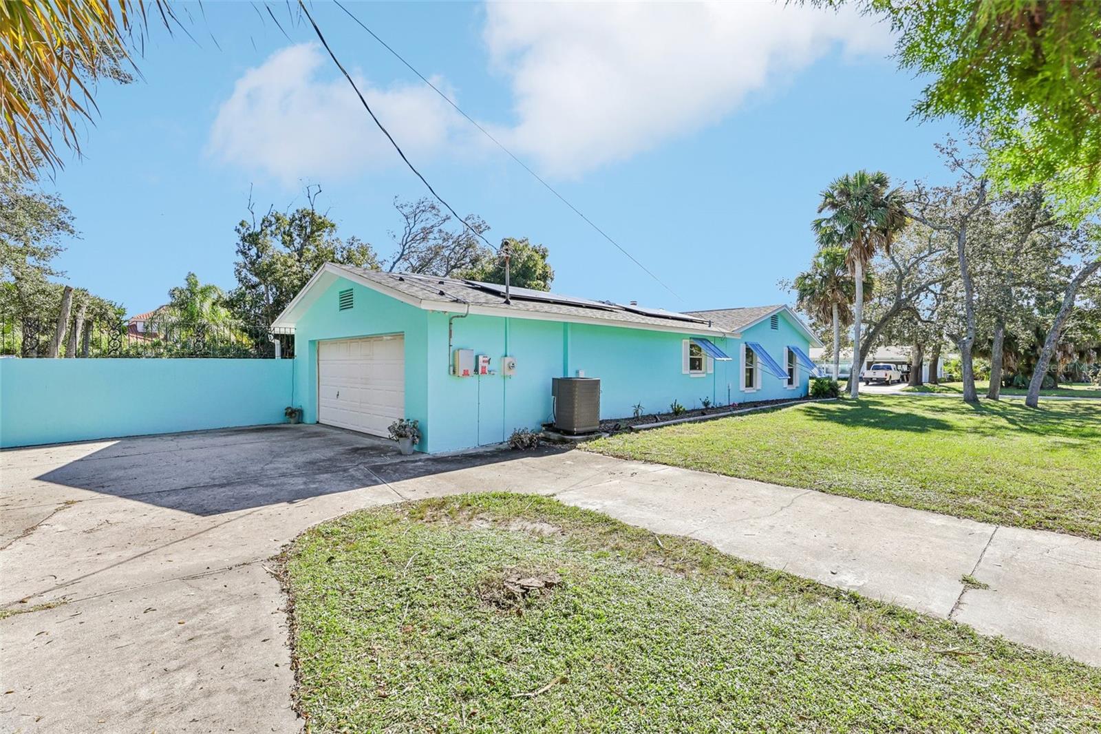 33 DRESDEN CIRCLE