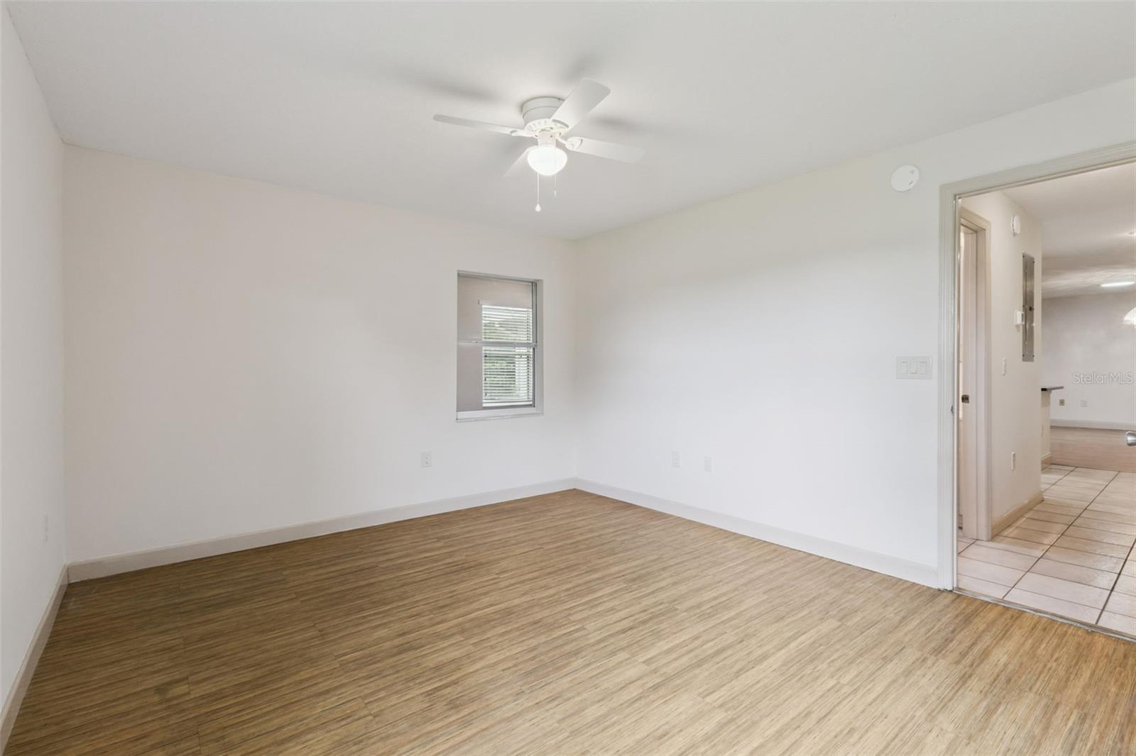 LEESBURG ROYAL OAK ESTATES - Residential