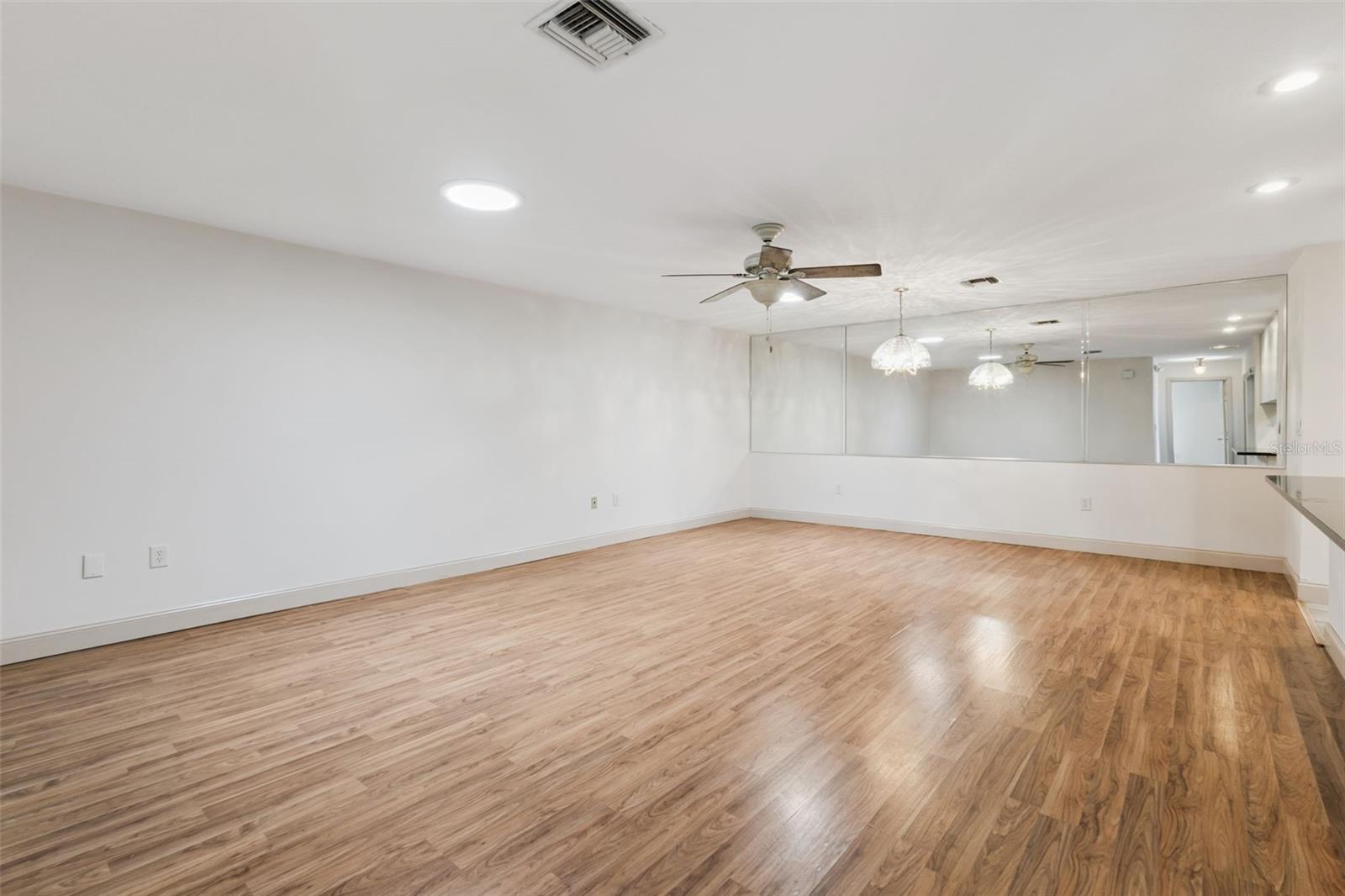 LEESBURG ROYAL OAK ESTATES - Residential
